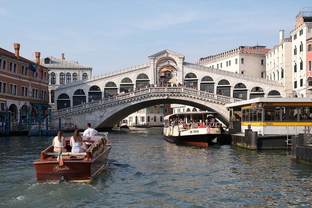 Ponte Di Rialto from the water | Photo Credits: kallerna on Wikimedia