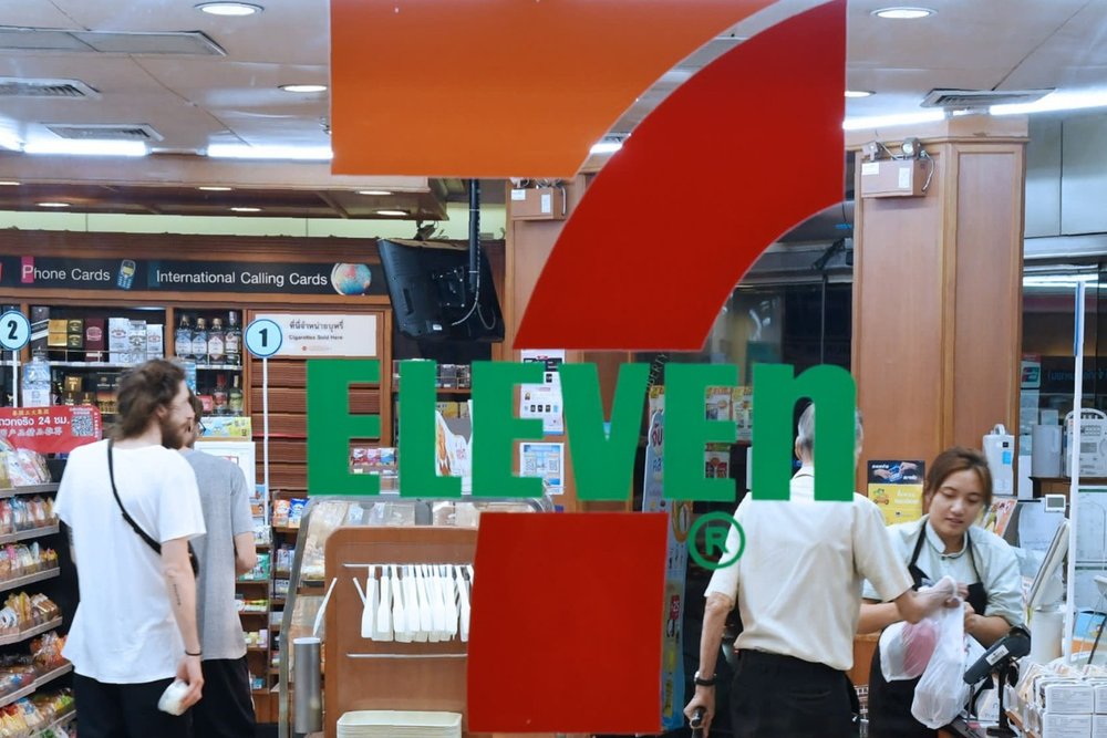 Buổi Tối - Tận Hưởng "Phút Cuối" Tại 7-Eleven & Các Siêu Thị Lớn