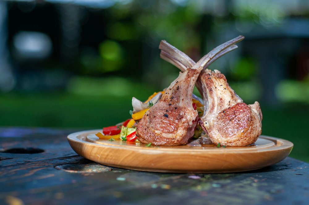 Grilled New Zealand lamb chops served with vegetables, a must-try local specialty | Photo from Mayumi Maciel on Pexels