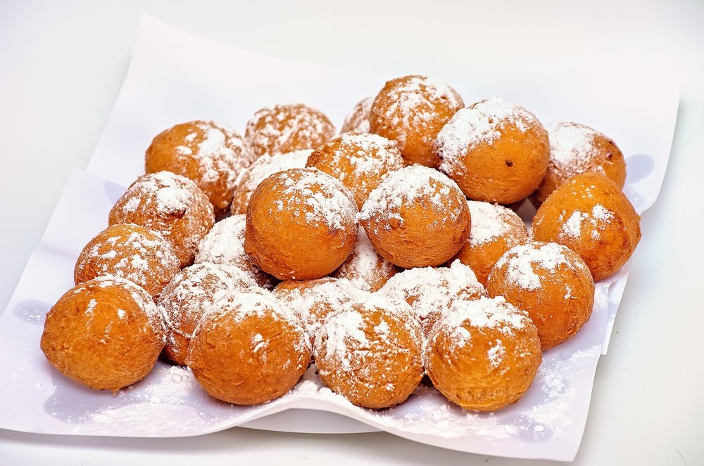 Traditional Okinawa sata andagi doughnuts dusted with sugar  | Photo from Pannet on Wikimedia Commons