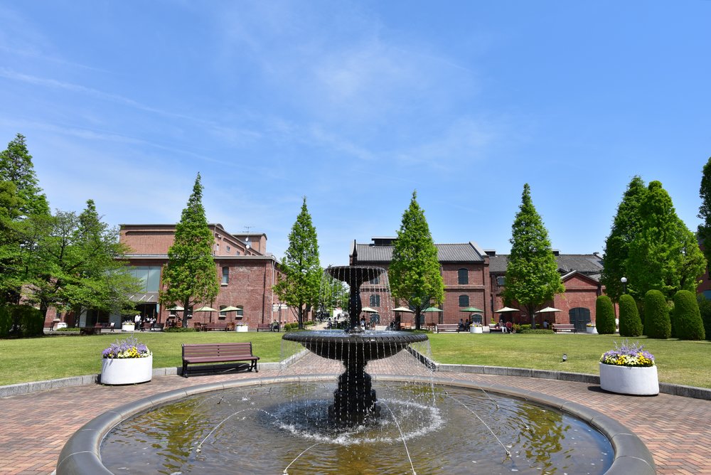 Noritake Garden fountain and historic red brick buildings in Nagoya | Photo Credit: Wikimedia Commons