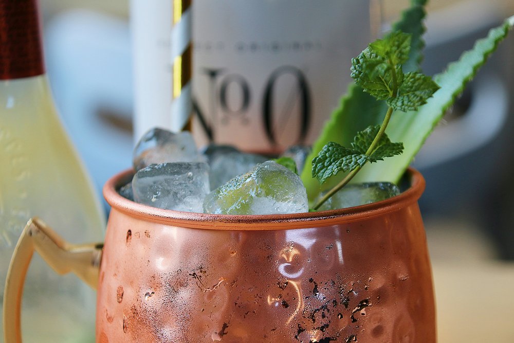 Refreshing Moscow mule cocktail with mint and lime at Orlando rooftop bar | Photo from Lorena Martinez on Pexels 