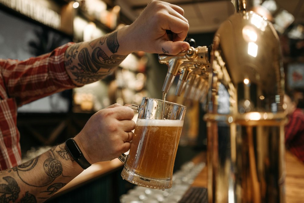 Fresh craft beer poured at a classic Orlando dive bar | Photo from Pavel Danilyuk on Pexels