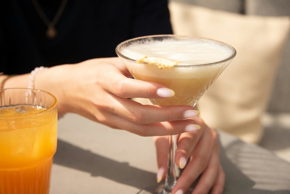 Tropical piña colada cocktail at a lively Orlando nightlife bar | Photo from Livia  Zumbühl on Pexels 
