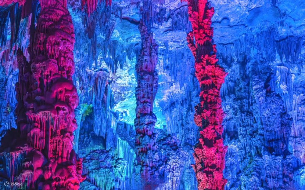 Hang Sáo Sậy (Reed Flute Cave) - Cung Điện Thạch Nhũ Lộng Lẫy