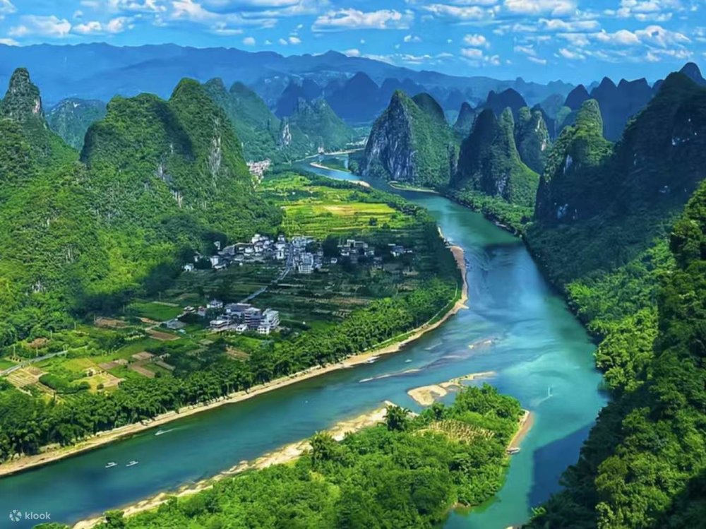 Núi Phục Ba: Bức Tường Đá Sừng Sững Bên Dòng Ly Giang Thơ Mộng