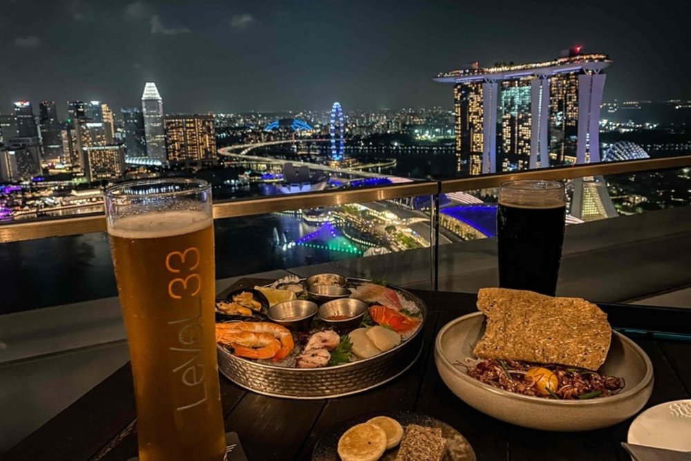 Buổi Tối: Thưởng Thức Bia Thủ Công Tại Nhà Máy Bia Cao Nhất Thế Giới LeVeL33