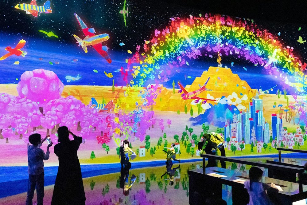 Buổi Chiều: Khám Phá Thế Giới Tương Lai Tại ArtScience Museum