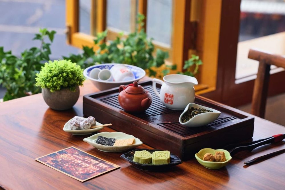 Buổi Trưa Thưởng Trà Và Tận Hưởng Không Gian Hoài Cổ