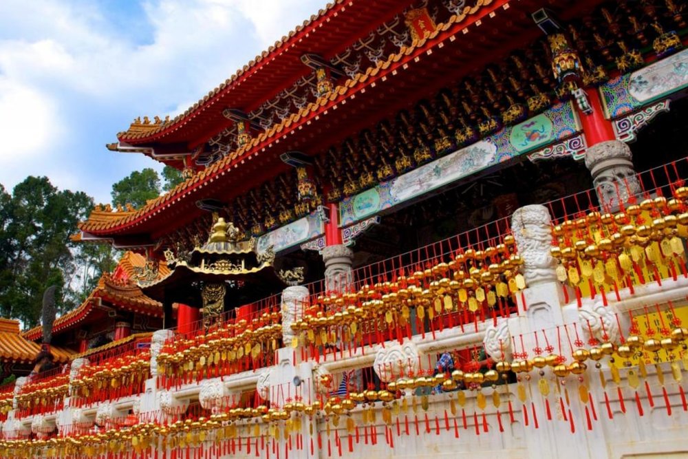 Buổi Chiều: Ngắm Toàn Cảnh Từ Cáp Treo Và Ghé Thăm Đền Văn Võ