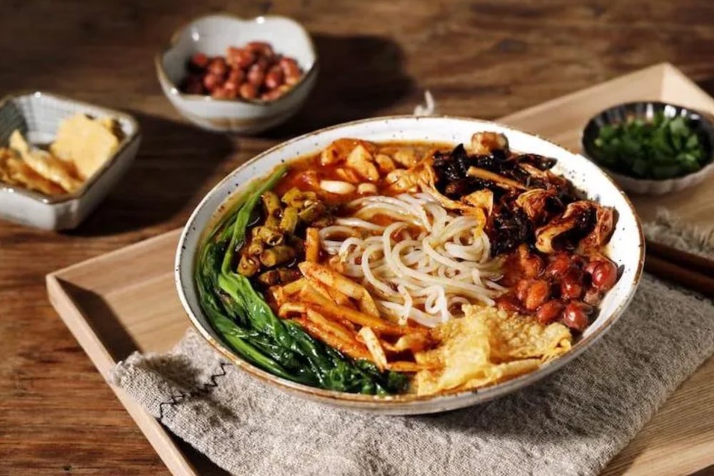 Trưa: Thưởng Thức Ẩm Thực Và Nghỉ Ngơi
