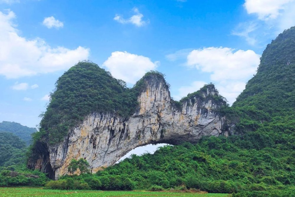 Trưa: Thưởng Thức Đặc Sản Dưới Chân Núi