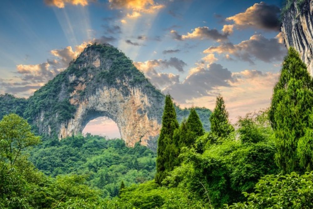 Chiều: Chinh Phục Vòm Đá Mặt Trăng & Tầm Nhìn Panorama