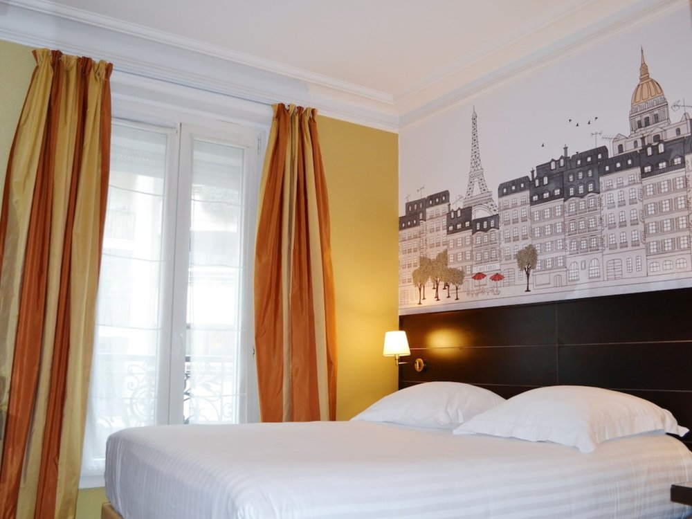 A room at Hôtel de l'Exposition Tour Eiffel.