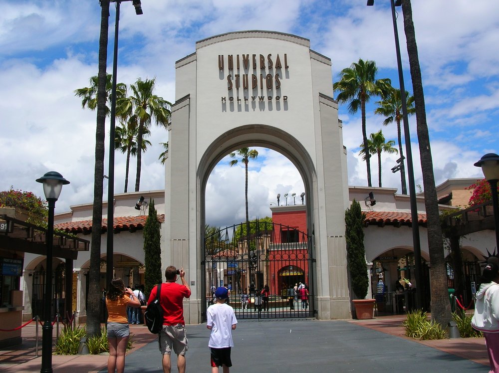 Entering Universal Studios Hollywood | Photo Credit: Wikimedia Commons