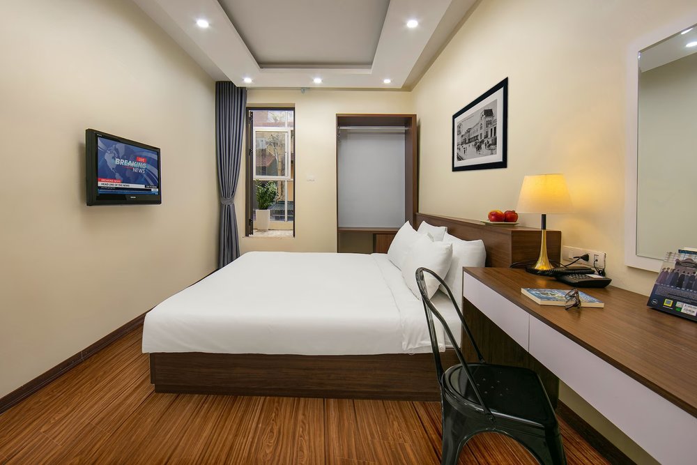 Private room at Queen Cafe Hotel & Pub