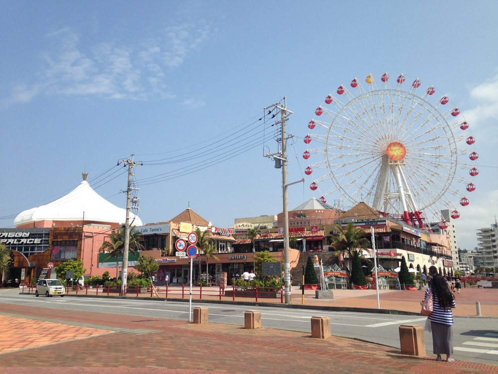  Mihama American Village shopping and ferris wheel | Photo Credit: Wikimedia Commons