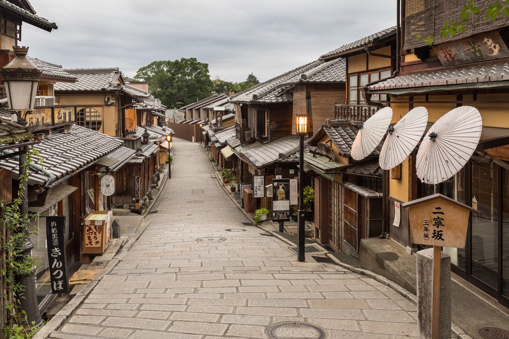 Traditional streets in Higashiyama | Photo Credit: Wikimedia Commons