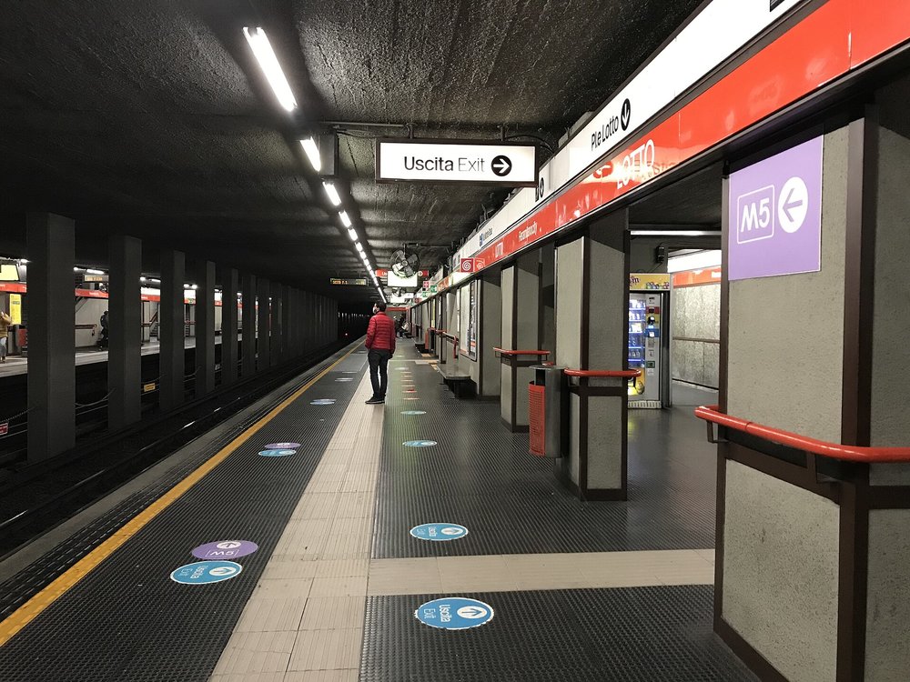Riding the metro in Milan | Photo Credits: Joaquin008 on Wikimedia