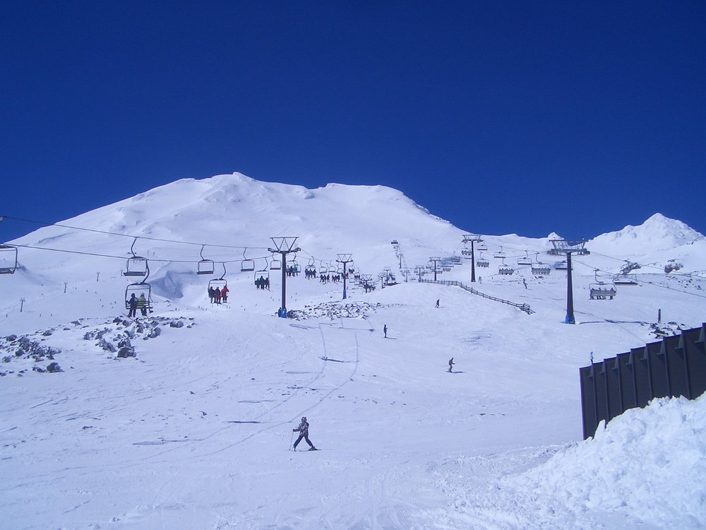  Turoa Ski Area's wide slopes on Mount Ruapehu