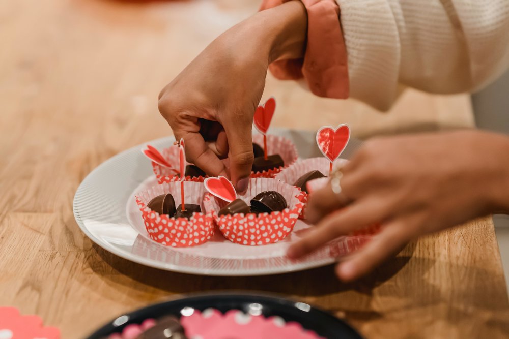 Valentine’s day chocolate | Photo Credits: Andres Ayrton on Pexels