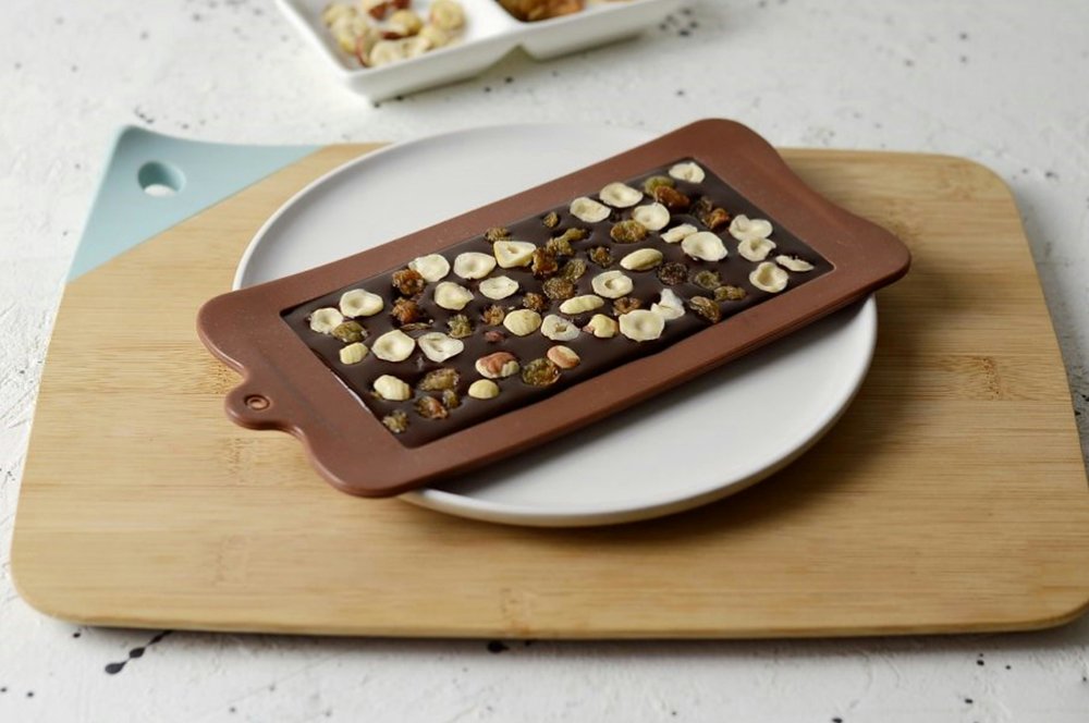 Making of a chocolate bar in Chocolatarium, Edinburgh | Photo Credits: Pavel Subbotin on Pexels