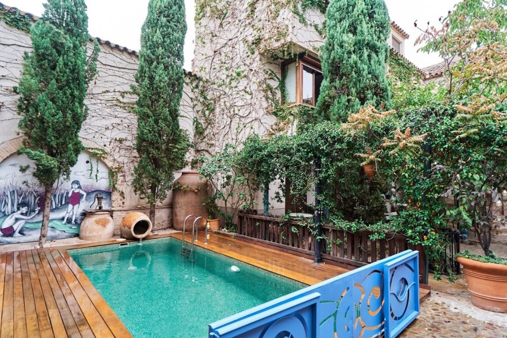 La Vida de Antes courtyard with pool in Conde Orgaz