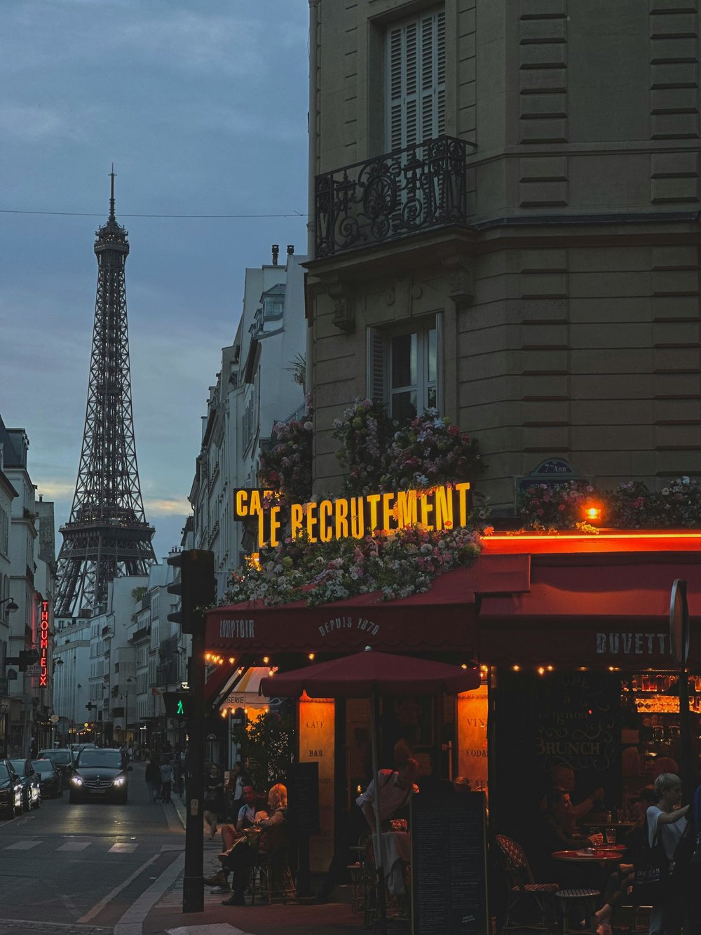 Le Recrutement Café with Eiffel Tower view | Photo Credit: Fatma Öner on Pexels