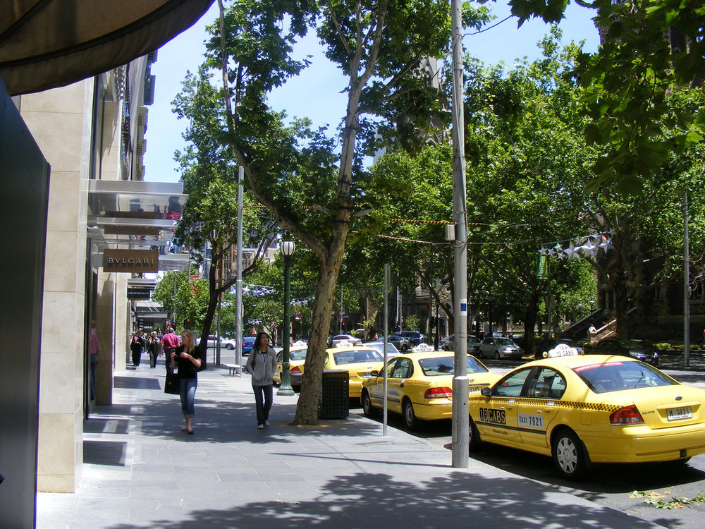Taxis lined up on Collins Street, Melbourne / Photo credits: Andrew Finegan on Flickr