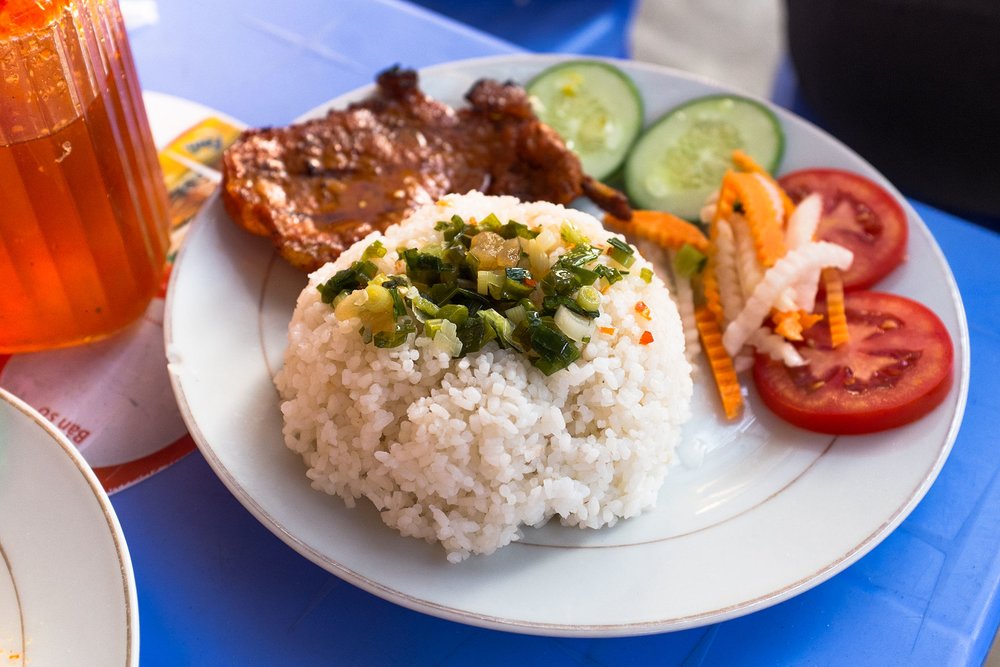 Com tam broken rice with grilled pork and vegetables | Photo from Christopher Crouzet on Wikimedia Commons