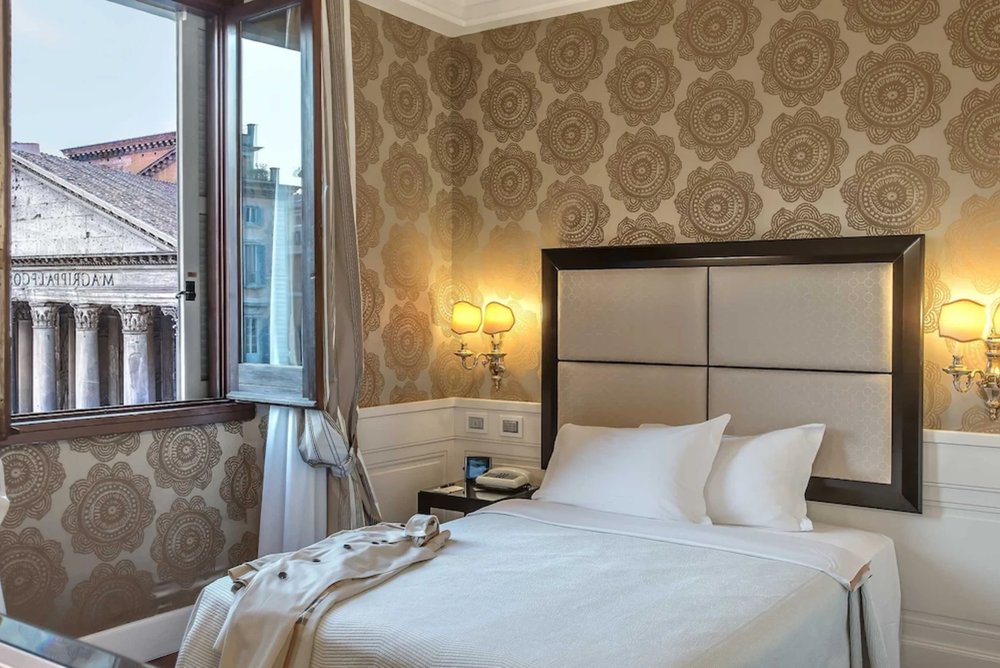 Albergo del Senato room overlooking the Pantheon in Rome