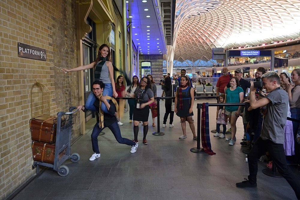 Platform 9¾ at King’s Cross Station | Photo Credits: Cmglee on Wikimedia