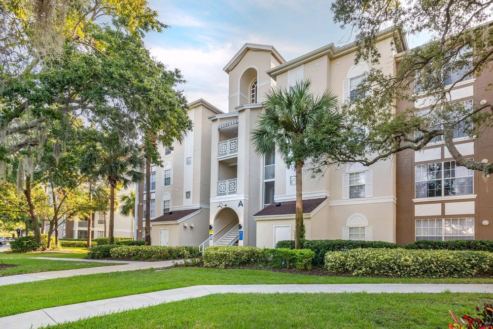 Exterior view of Hilton Vacation Club Grande Villas Orlando property