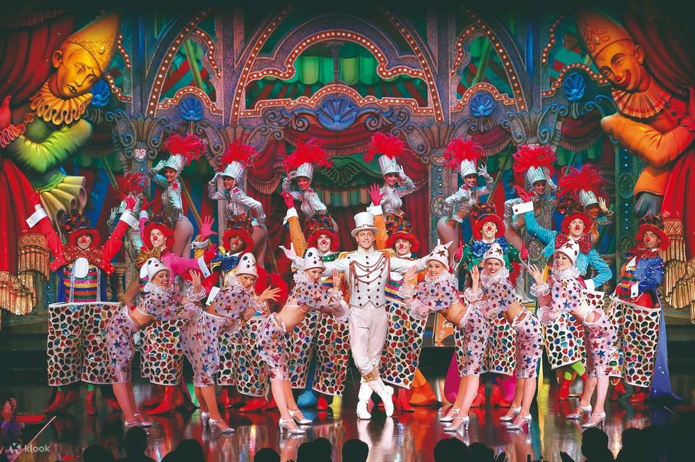 A live performance of the Moulin Rouge.