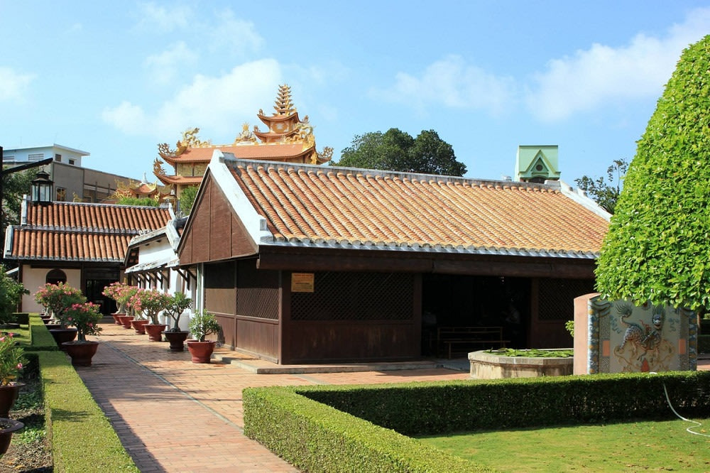 Lâu Đài Rượu Vang: Kiến Trúc Châu Âu Giữa Lòng Phan Thiết