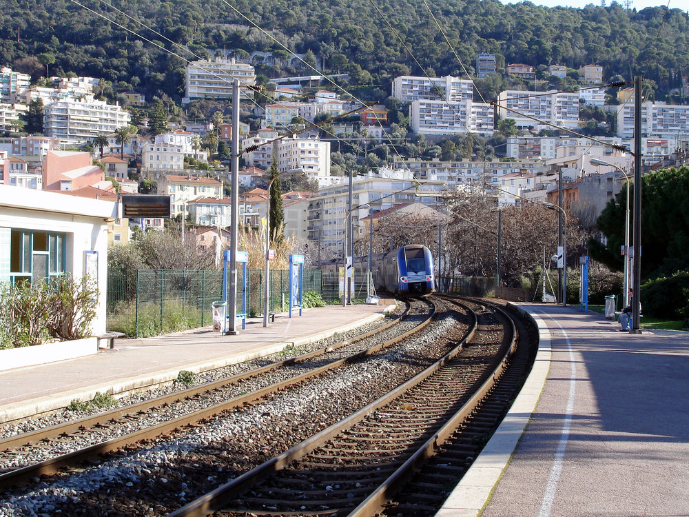 Train approaching in Riquier