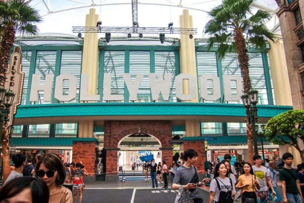 Hollywood - Khởi Đầu Ấn Tượng Ở USS