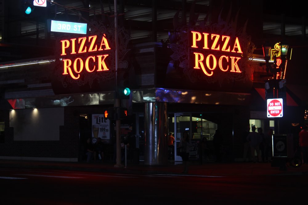 Pizza Rock in Downtown Las Vegas | Photo credit: Sarahinloes on Wikimedia Commons