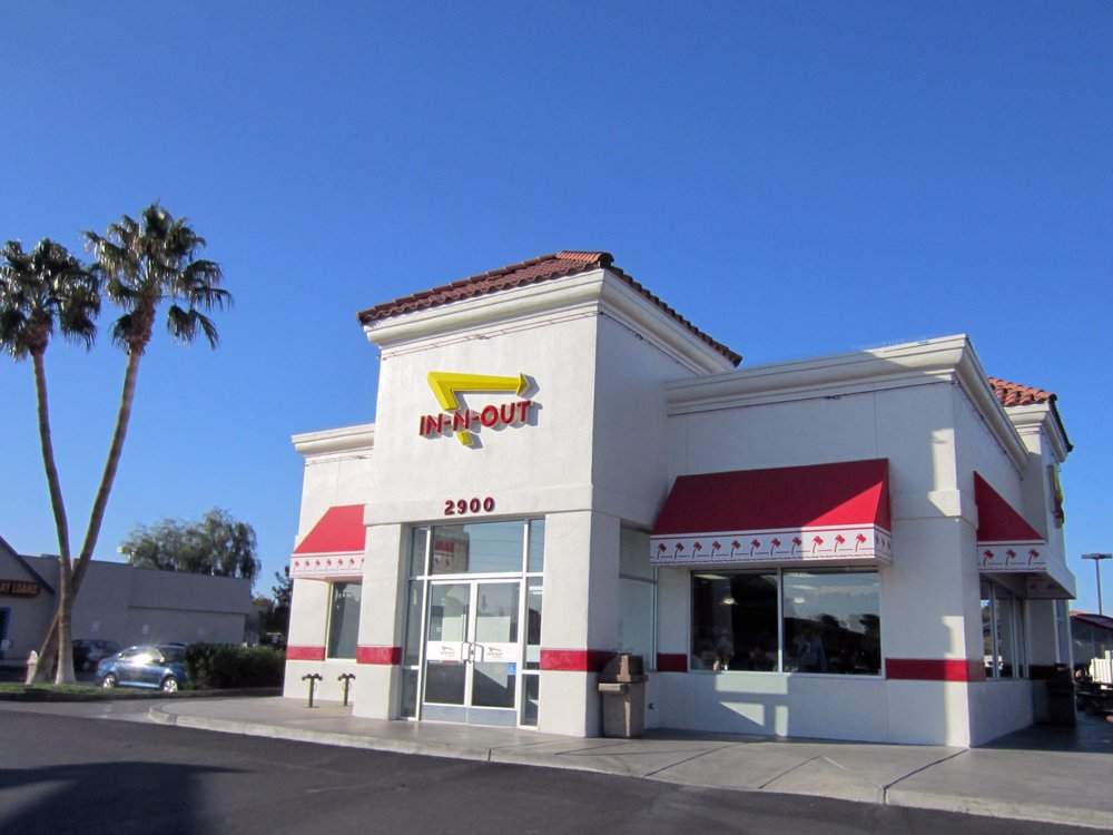 In-N-Out Burger branch in Sahara Ave, Las Vegas | Photo credit: Wendy Berry on Flickr