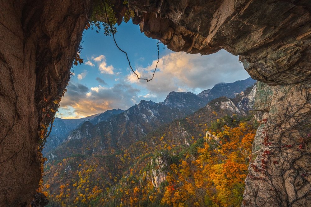 The autumn colors at Seoraksan National Park.
