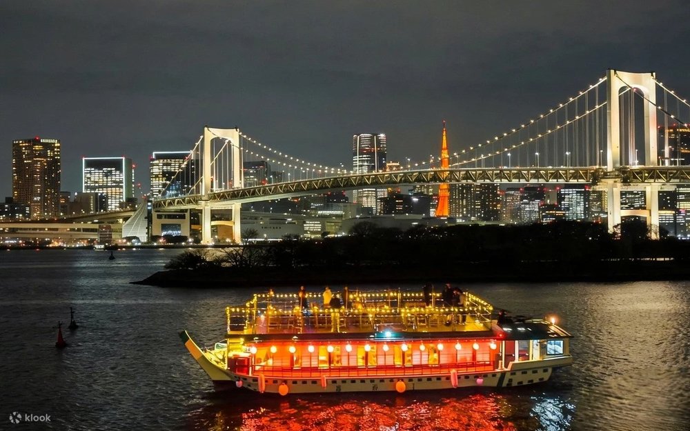 A traditional Japanese houseboat sailing through Tokyo Bay