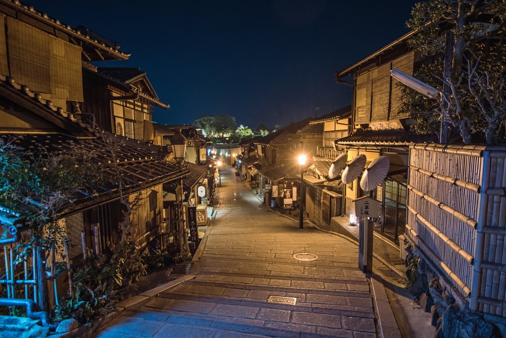 Ninenzaka at night, with lit lanterns