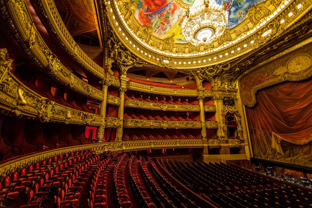 A theater lined with gold pillars