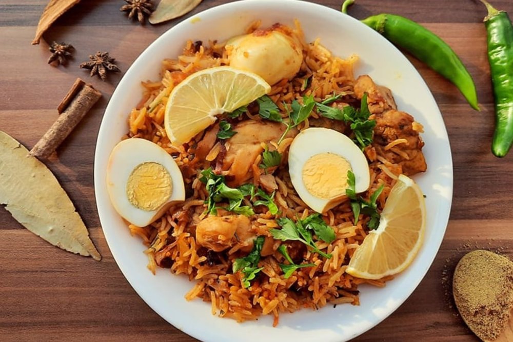 Cơm Chiên Biryani - Bản Giao Hưởng Gia Vị Nồng Nàn Giữa Lòng Singapore