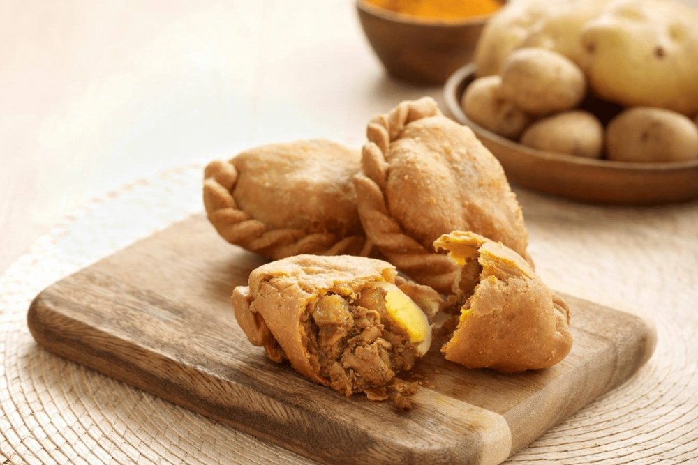 Curry Puff - Món Bánh Gối Vàng Ruộm Với Lớp Vỏ Thủ Công Đầy Tinh Tế