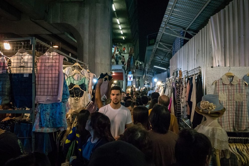  Siam Square Night Market - "Vũ Trụ" Thời Trang Và Âm Nhạc Giữa Lòng Bangkok