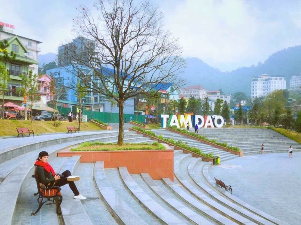 Buổi Tối: Dạo Quanh Trung Tâm Thị Xã 
