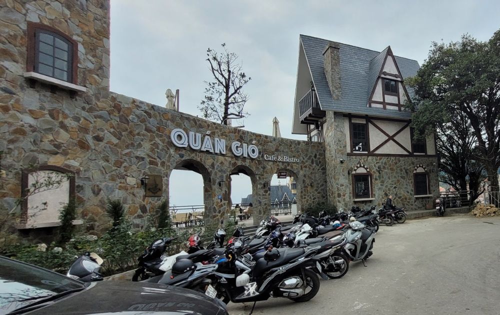 Buổi Chiều: Uống Cà Phê Quán Gió Và Ngắm Hoàng Hôn Cổng Trời 