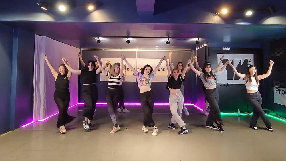 Learn and master a K-Pop choreo with your friends!