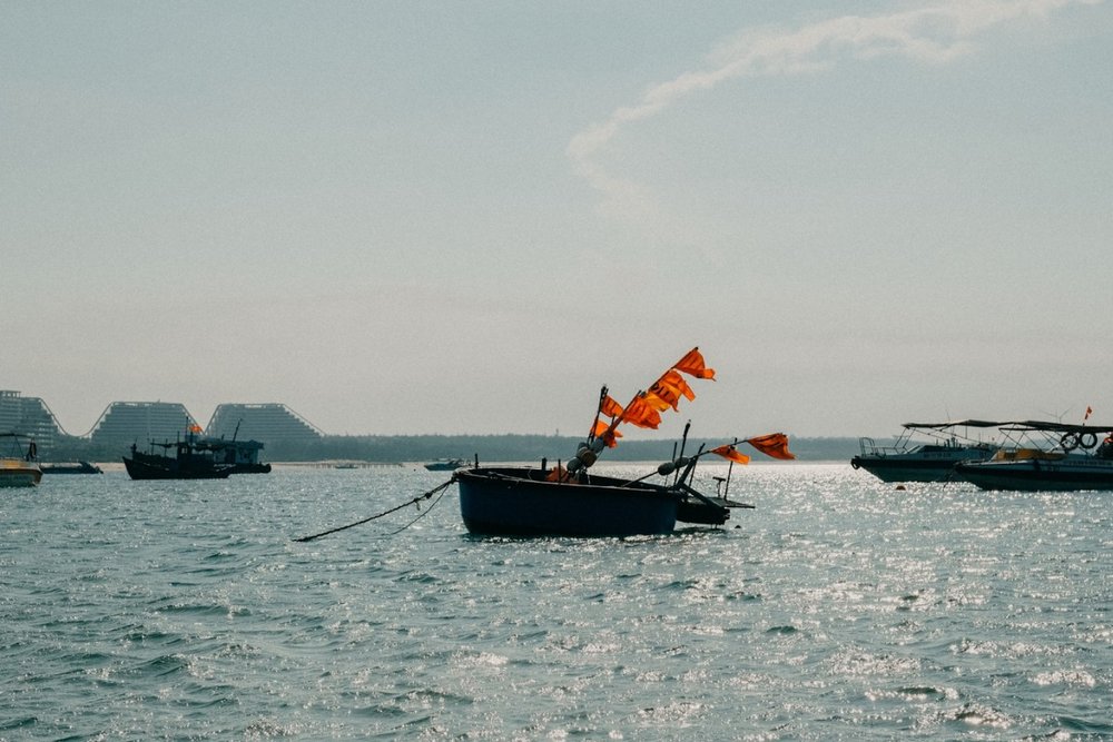 Đón Bình Minh Tại Chợ Cá Nhơn Lý Tờ Mờ Sáng